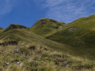 Vue en contre-plongée de la montagne